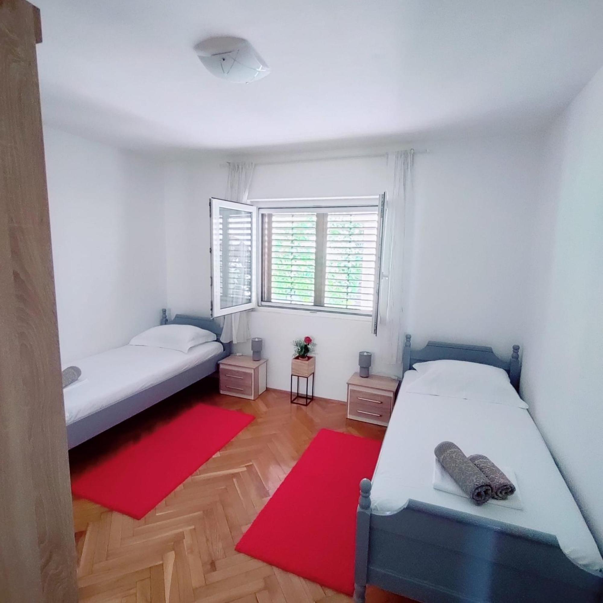 Apartment Mlija Оміш Екстер'єр фото