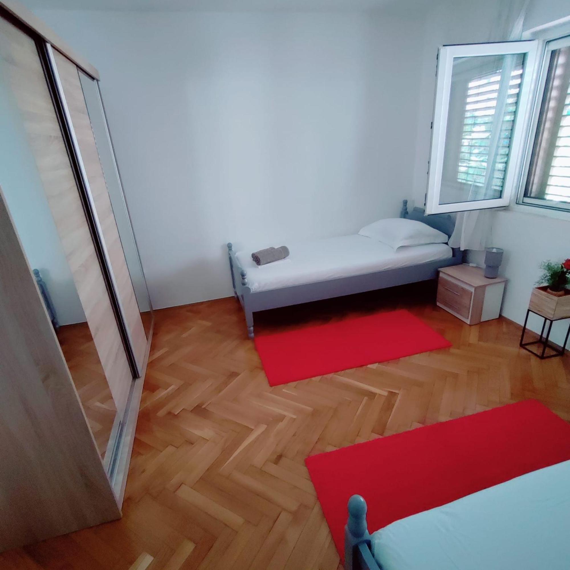 Apartment Mlija Оміш Екстер'єр фото
