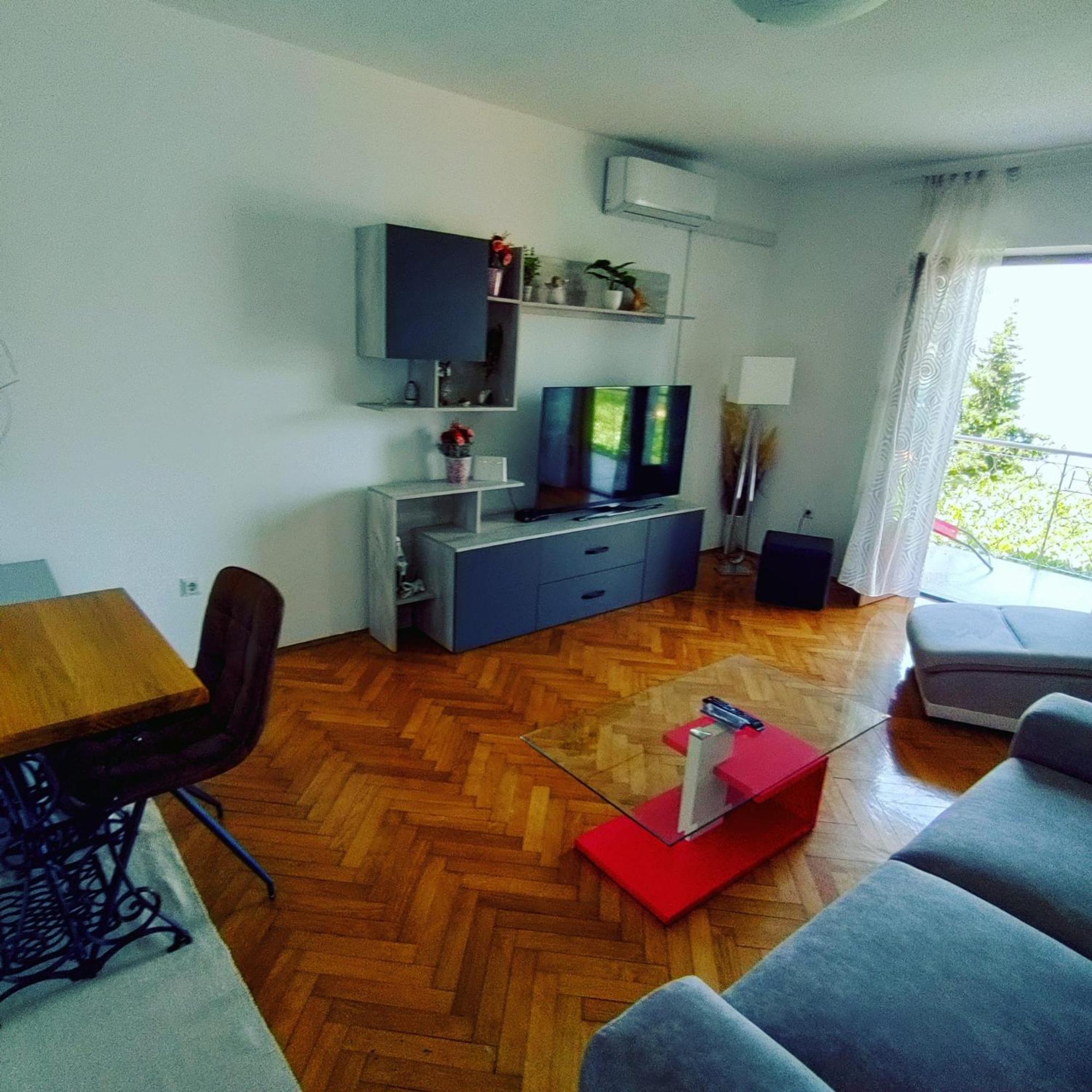 Apartment Mlija Оміш Екстер'єр фото